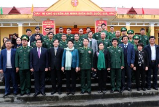 Chủ tịch Quốc hội Nguyễn Thị Kim Ngân thăm, làm việc với cán bộ, chiến sĩ Đồn Biên phòng Pa Tần huyện Sìn Hồ, tỉnh Lai Châu